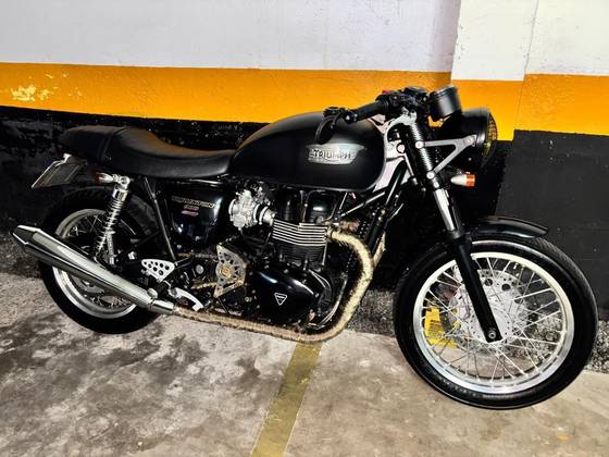 TRIUMPH THRUXTON 